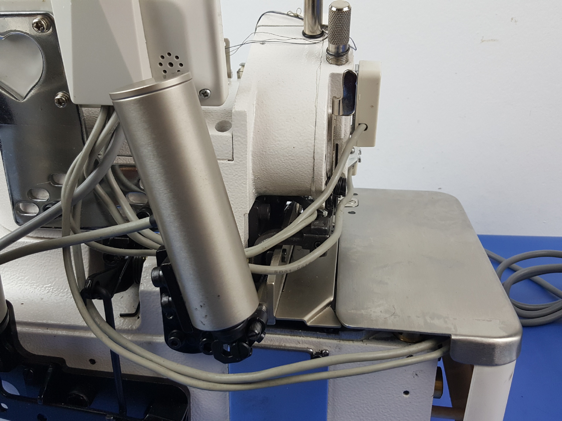 700d电脑包缝机 自动剪线锁边机 工业缝纫机 四线包边机 码边机