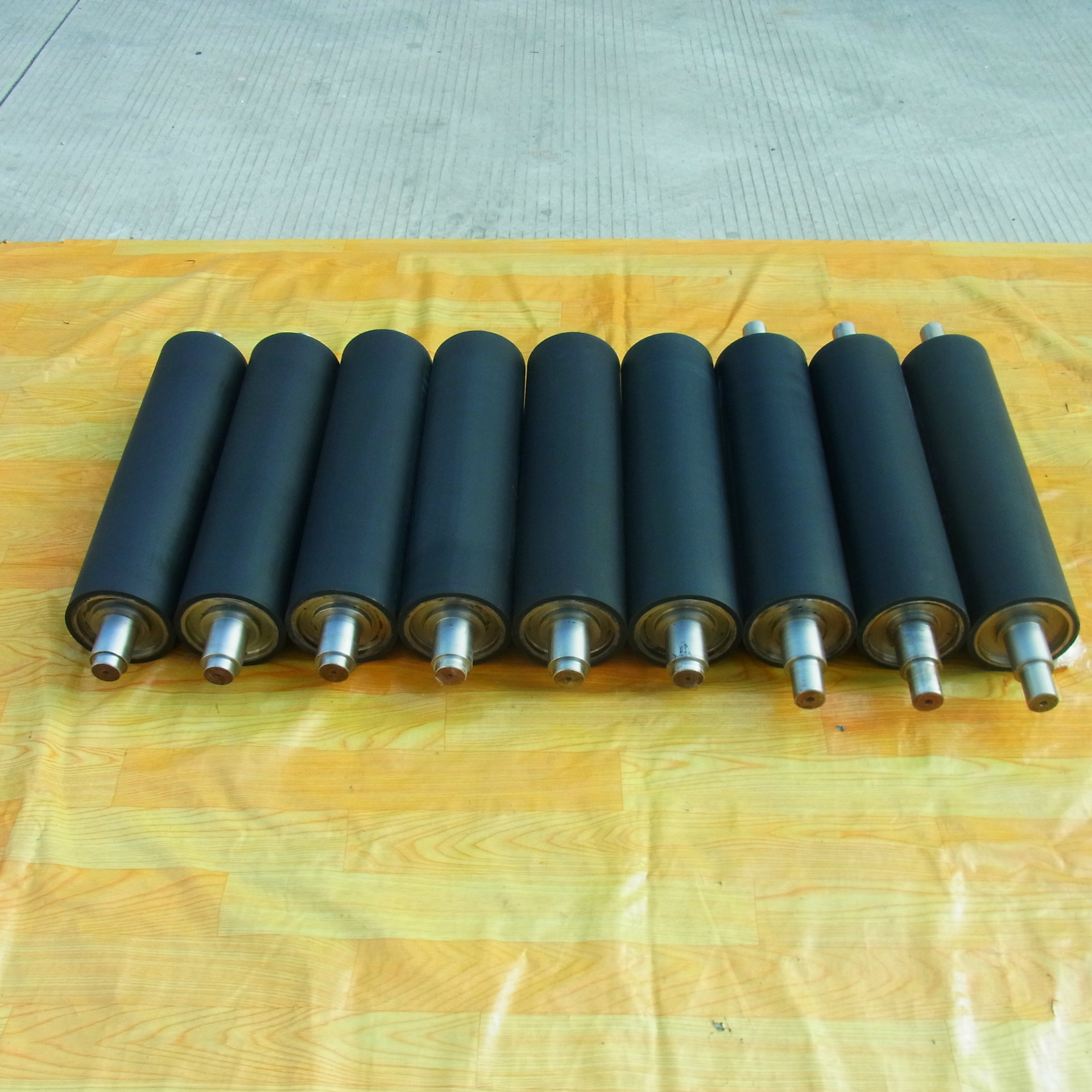 厂家供应抗静电 绝缘 耐酸碱硅胶辊包胶