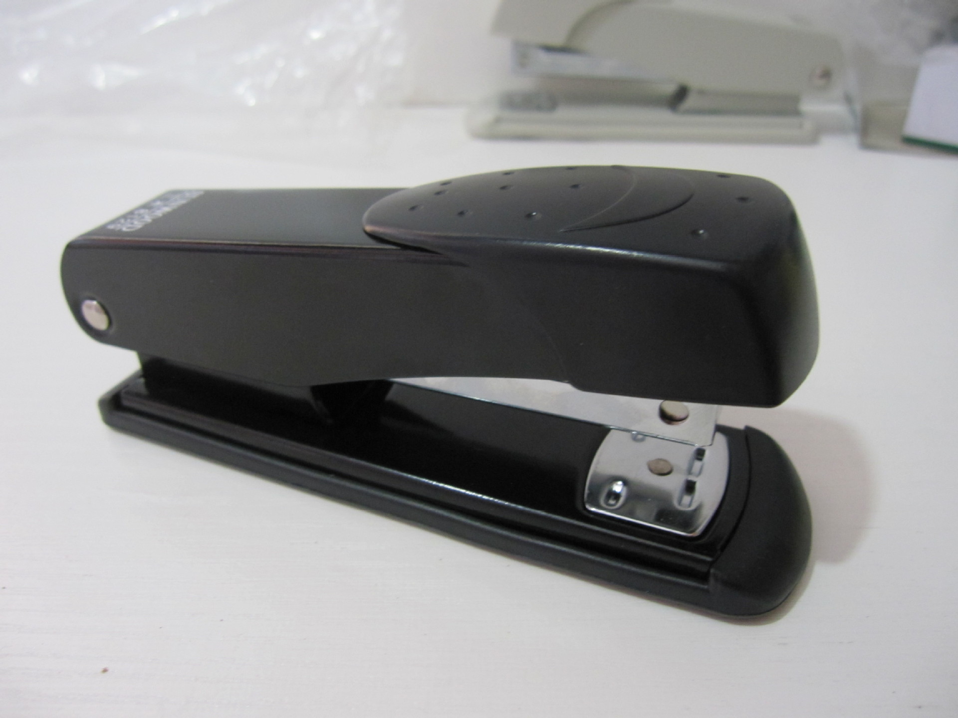 批发8129钉书机 办公用品手动订书机 手握式订书机 厂家批发