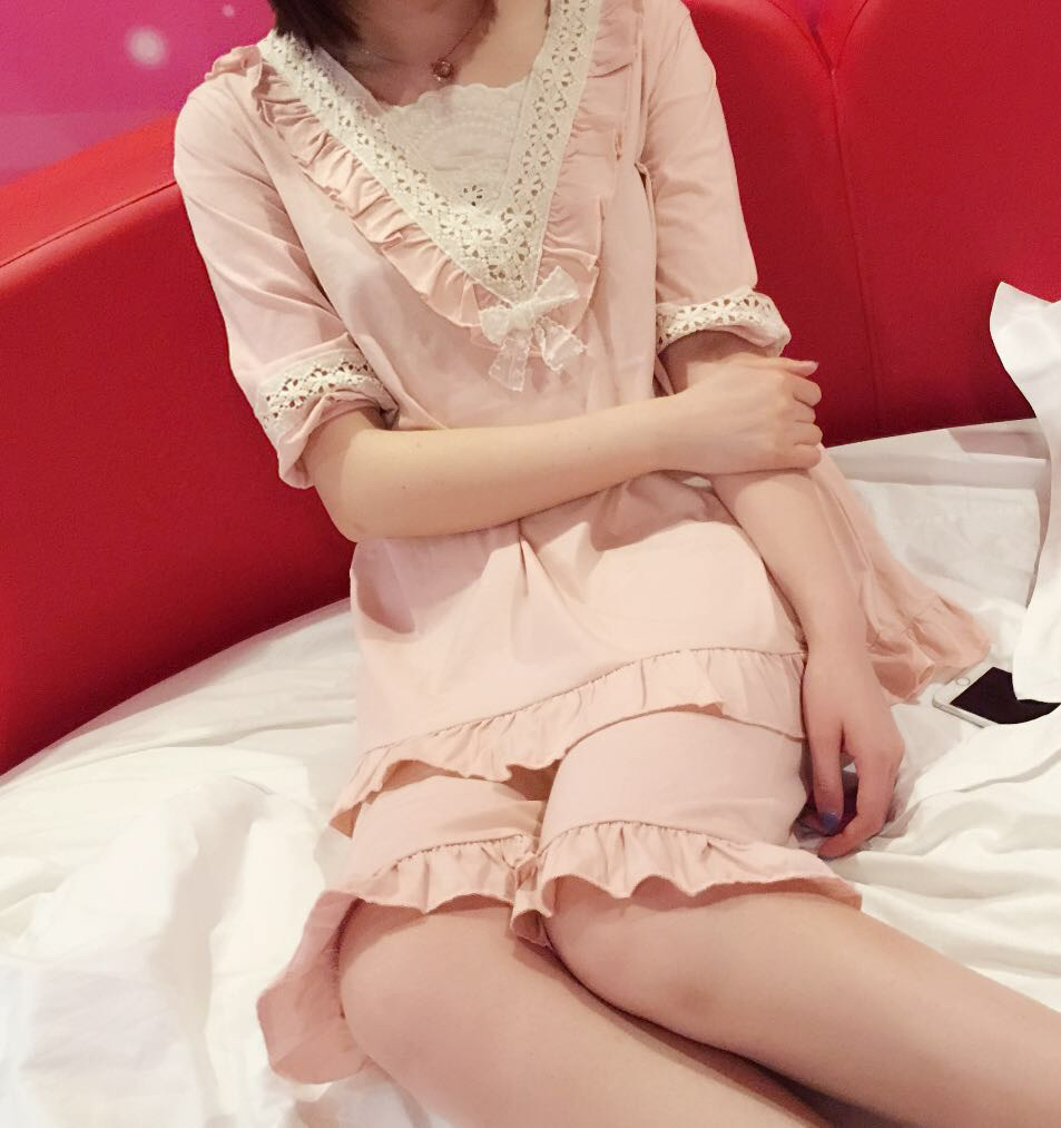 上衣肩宽41cm胸围104cm袖长37cm衣长74cm长裤腰围62到110cm臀围104cm