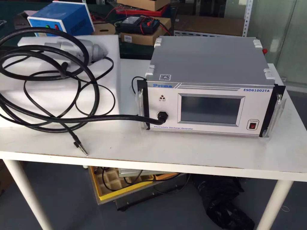 智能触摸型静电放电发生器esd61002tb静电放电测试仪30kv/20kv