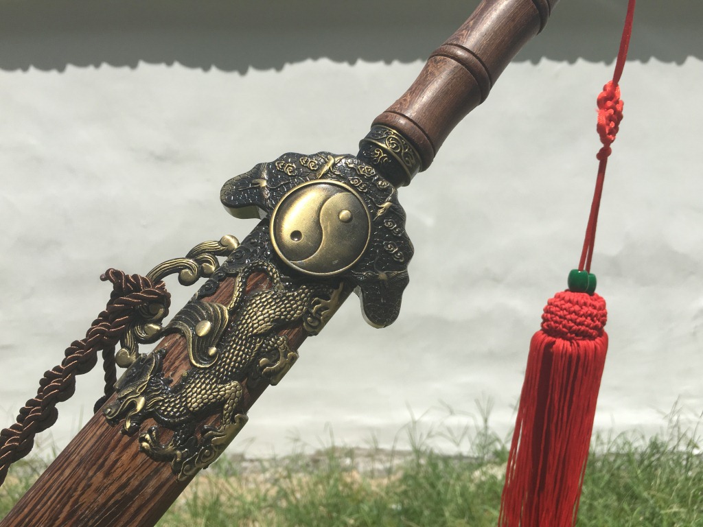 龙宝刀剑 玄武神剑 太极八卦图硬剑 花梨木刀剑 送礼镇宅 未开刃