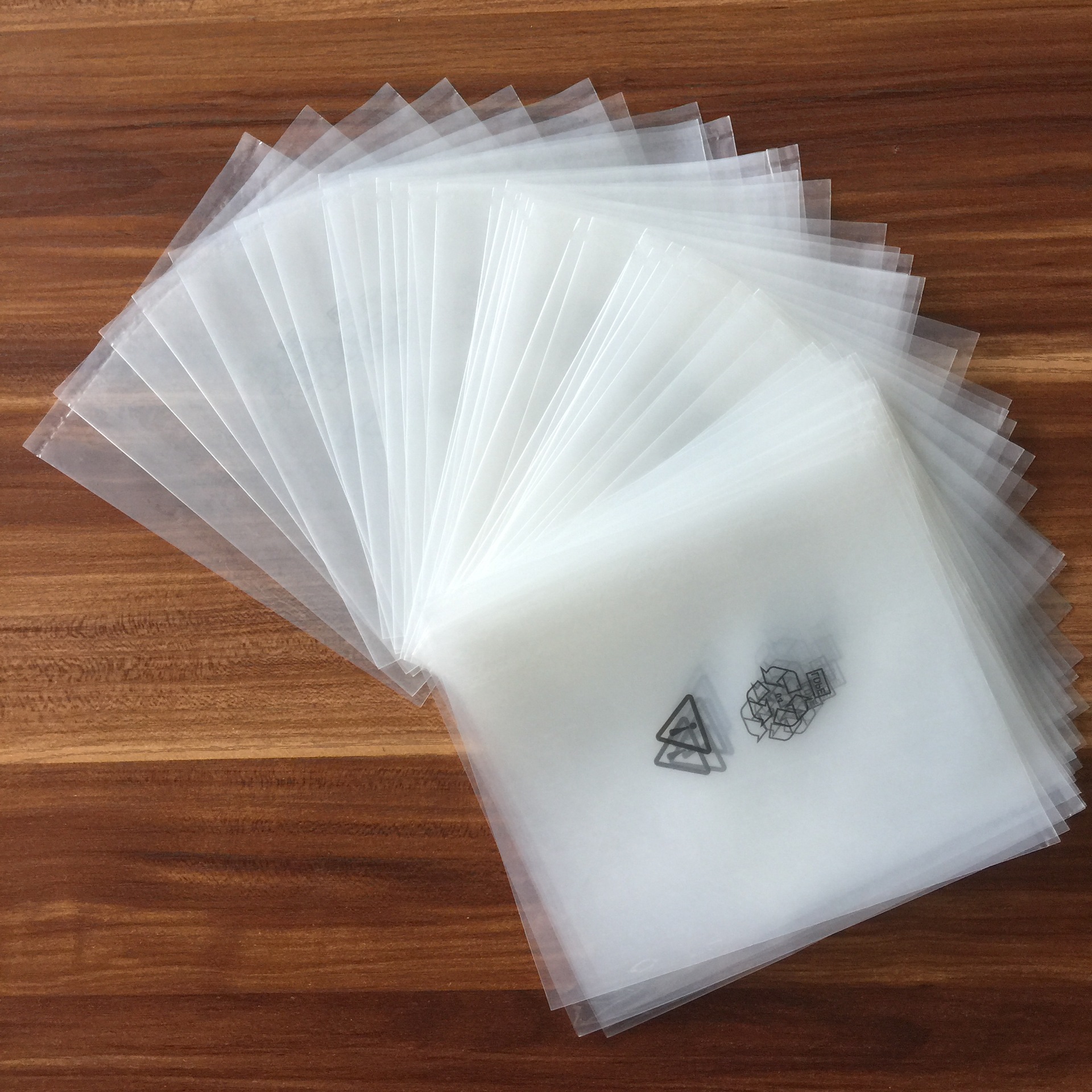 建丰行塑胶有限公司专业生产pe/po/pp/opp/pvc胶袋,有服装包装袋,食品