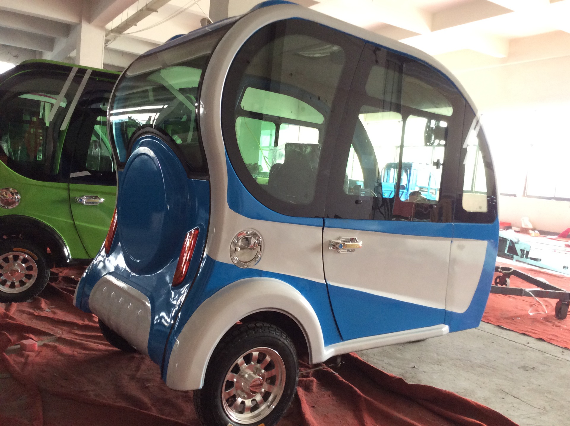 供应金蛙豪华封闭电车全封闭电动三轮车 厂家批发各种电动三轮车