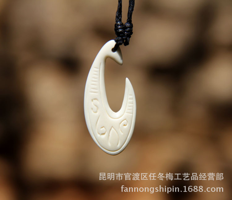 西藏天然牛骨民族风项链吊坠 手工雕刻小弯勾骨雕挂件男女饰品