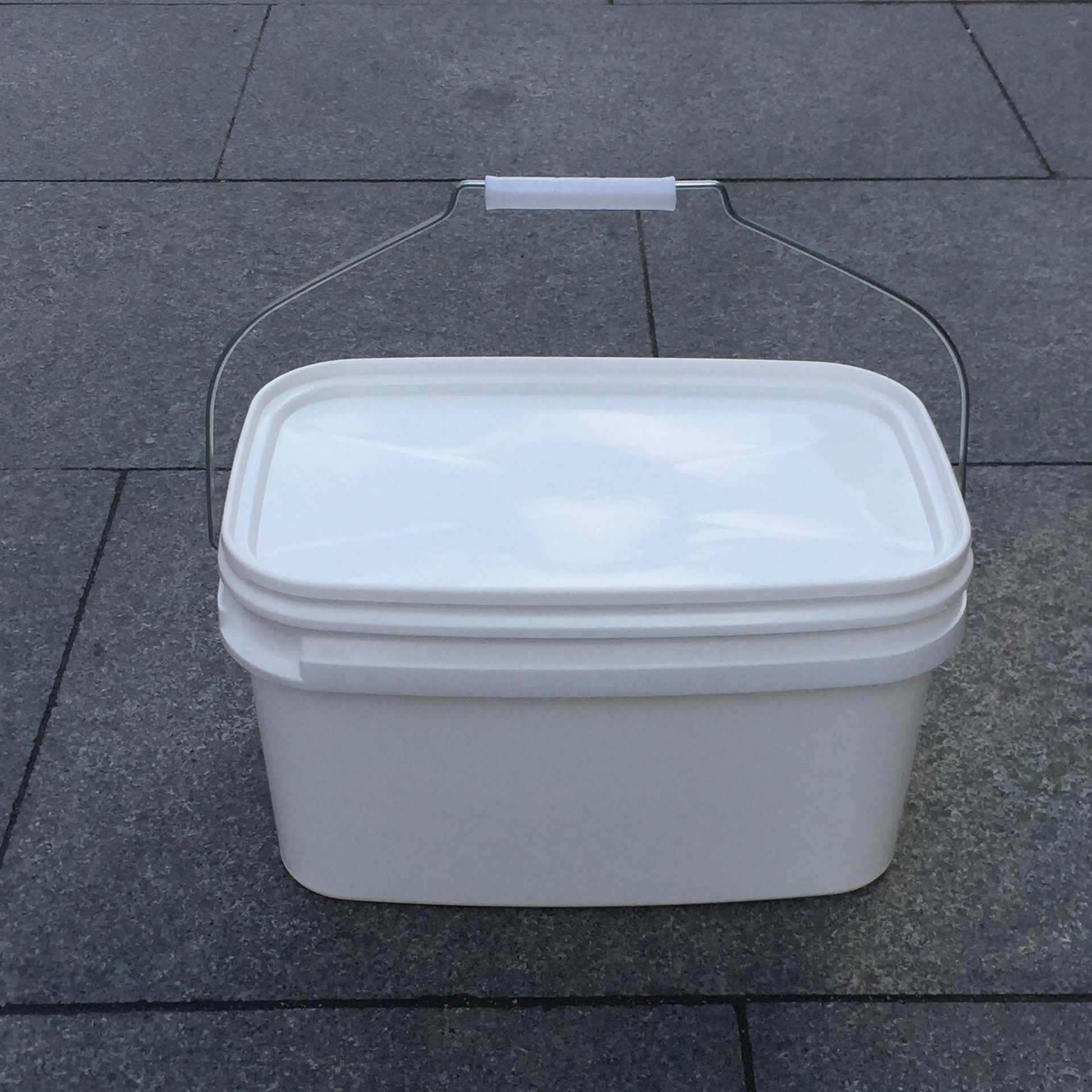 供应新款5l涂料桶方形塑料桶密封方形桶耐摔5l包装桶