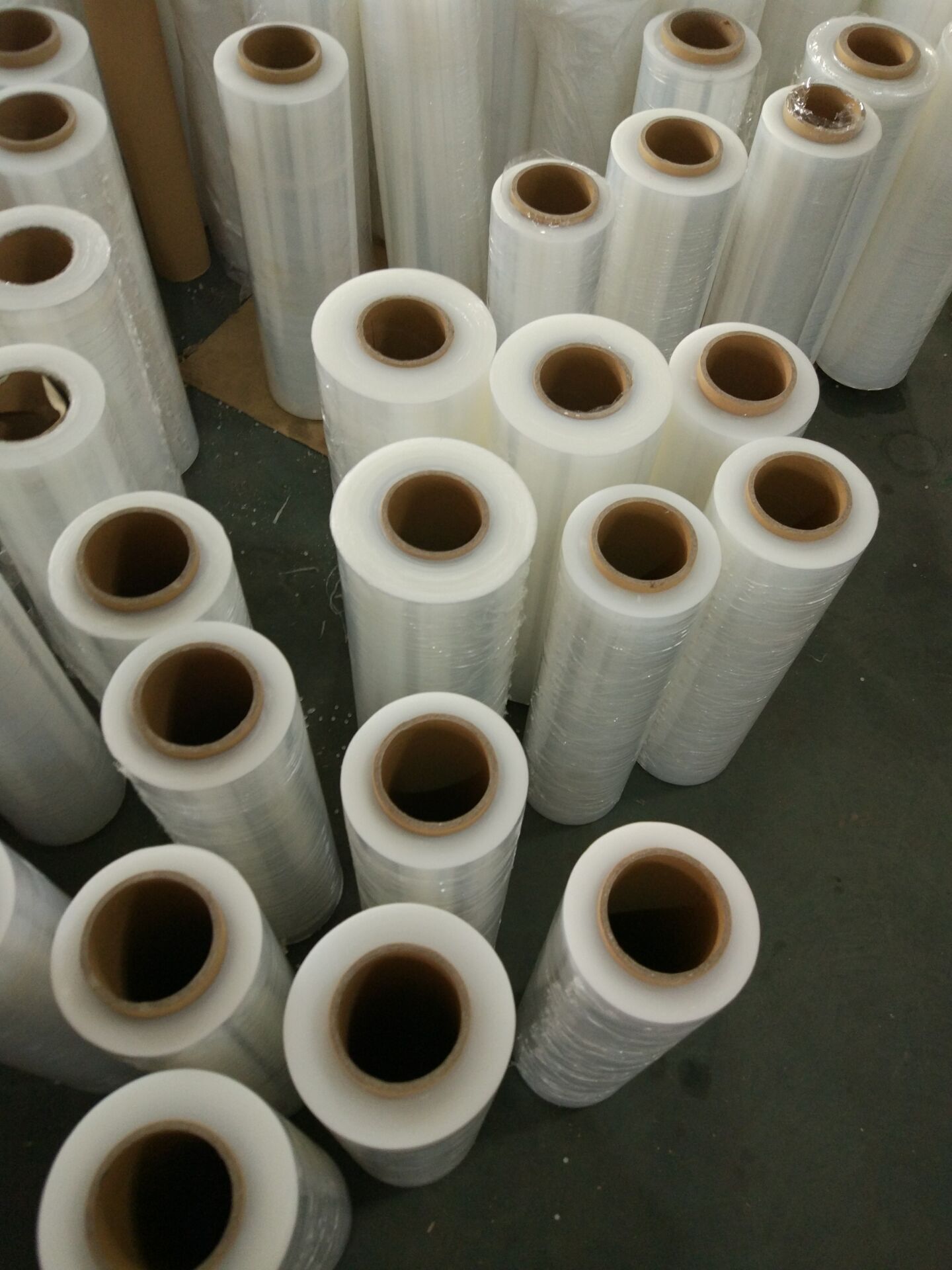 浙江厂家批发生产工业用pe高粘度拉伸缠绕膜 50cm宽 净.