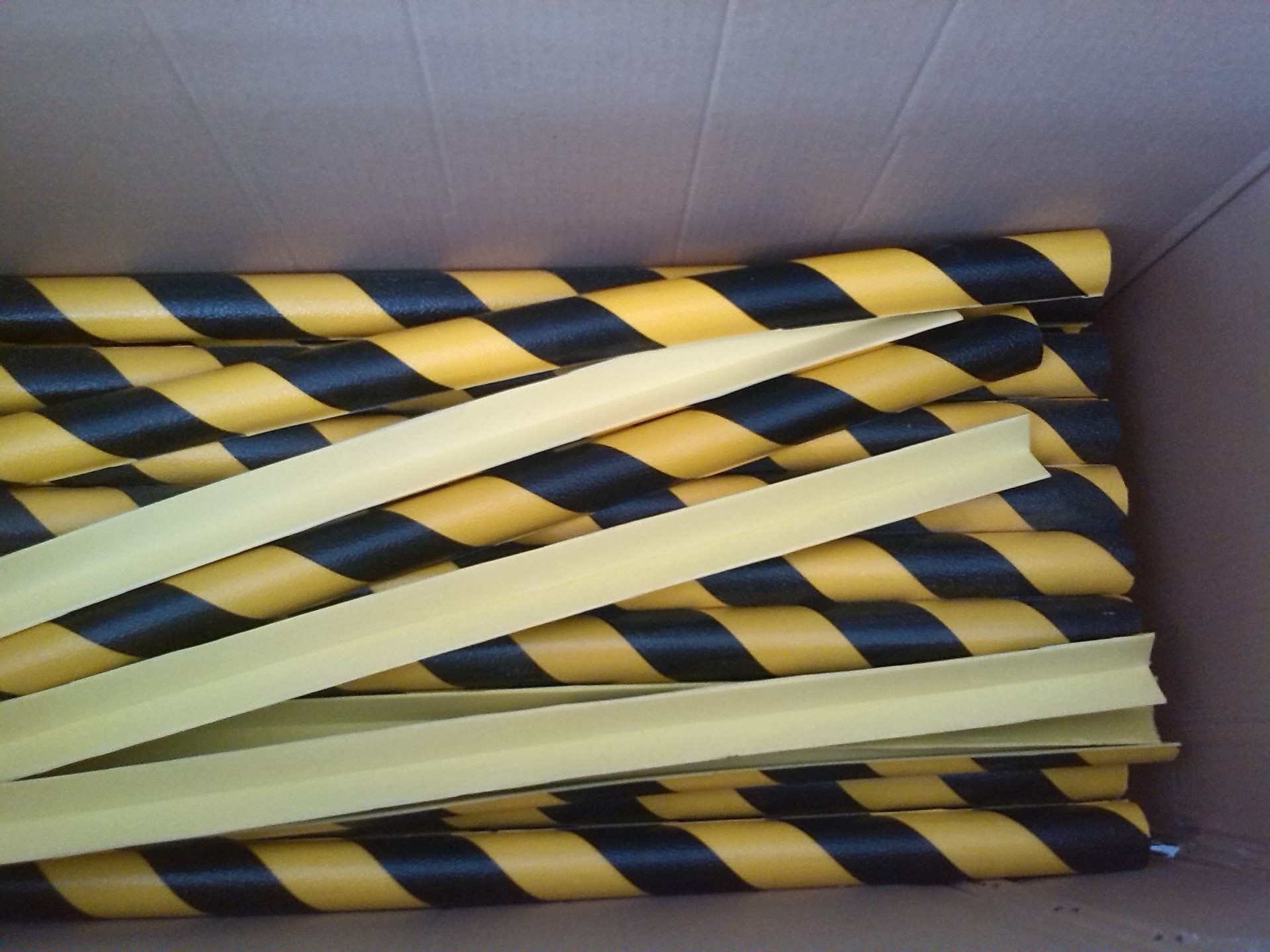 广州厂家供应聚氨酯防撞条 pu防撞条 黑黄防撞条 高弹力防撞条