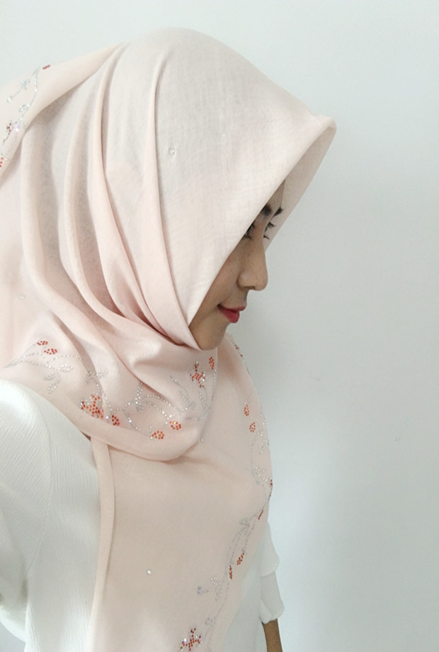 穆斯林纱巾 梅花款捷克钻巴厘纱烫钻方巾盖头 批发多色