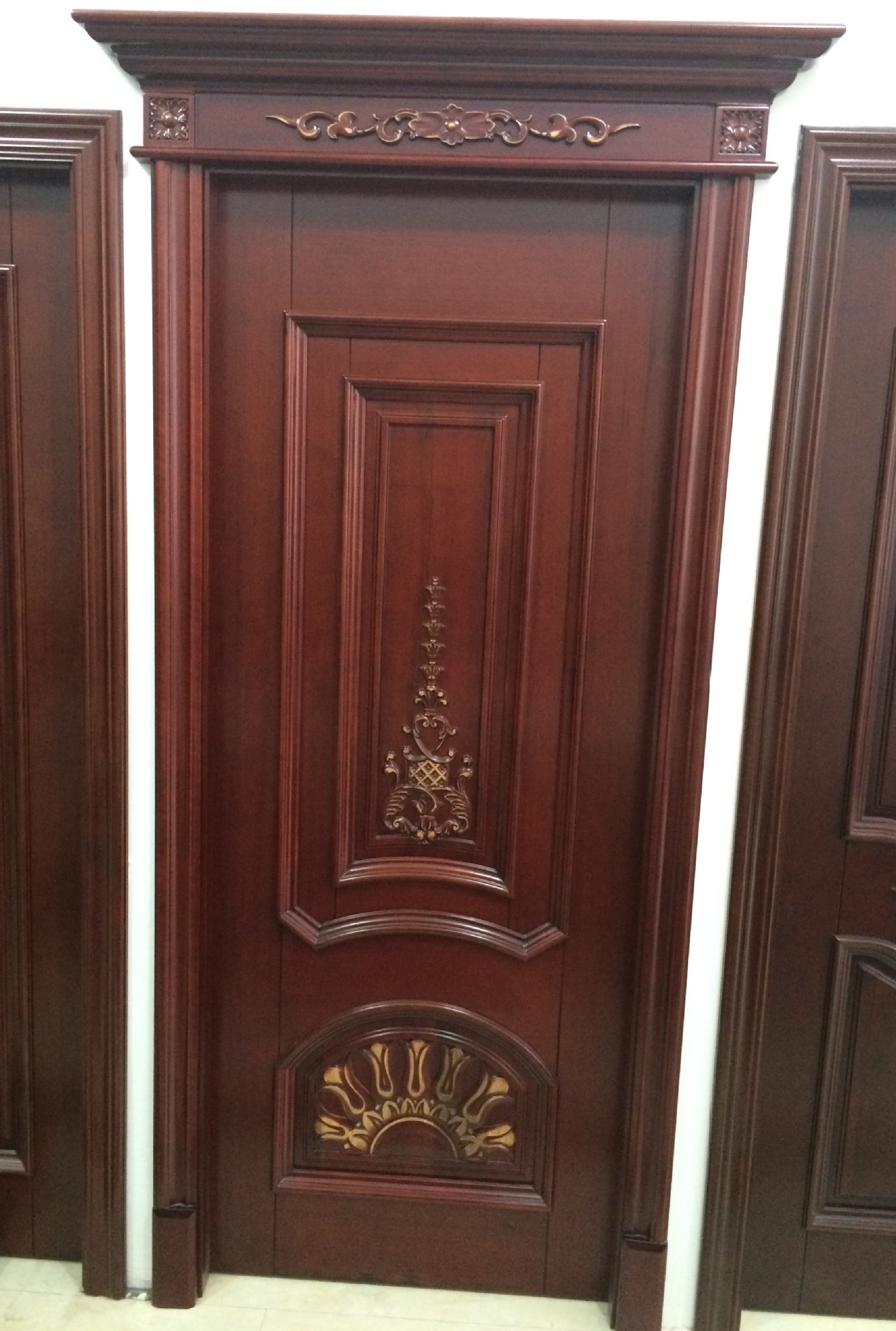 厂家高端定制 卡斯楠原木门 胡桃木实木门 带门头 东阳东越木业