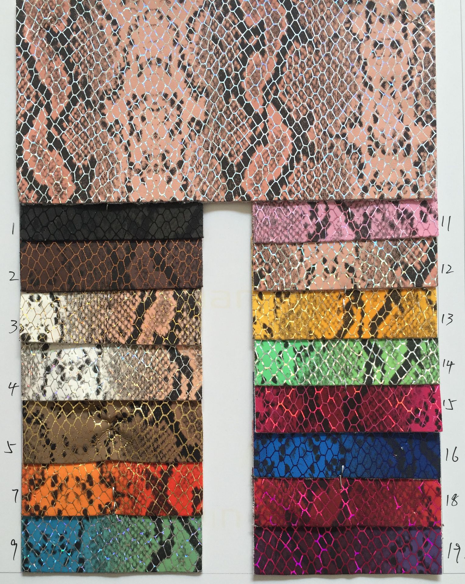 **2399#蛇纹烫金pu皮革面料 手袋箱包鞋革 现货供应.