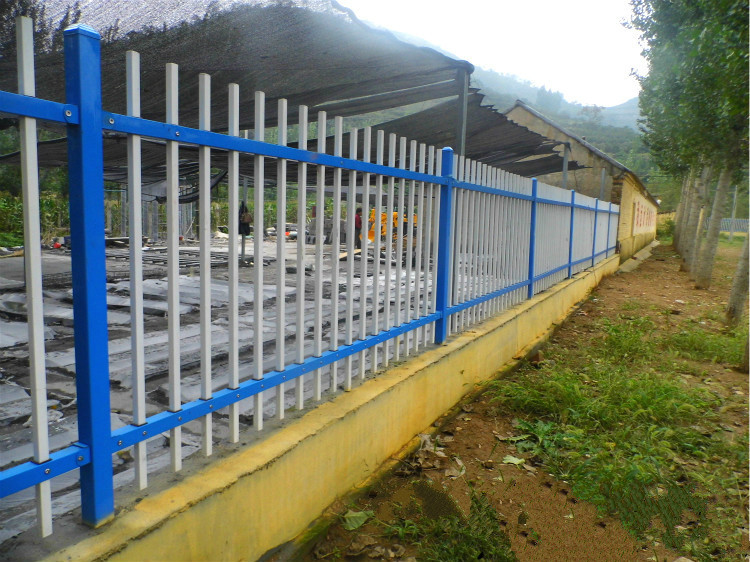 新型小区铁管围墙栏杆 锌钢铁艺防护栏 工厂围墙锌钢护栏