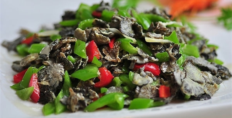 作为野生蔬菜,白参菌被列为"山珍"之列.吃法也比较多,主要吃法有