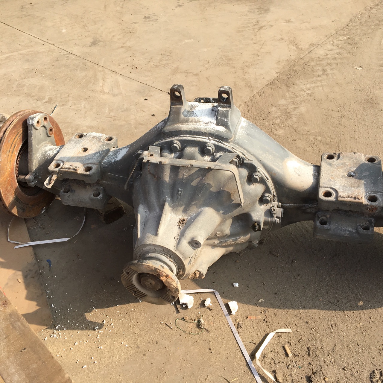 适用于奔驰泵车配件3341后桥总成二手拆车奔驰泵车后桥总成