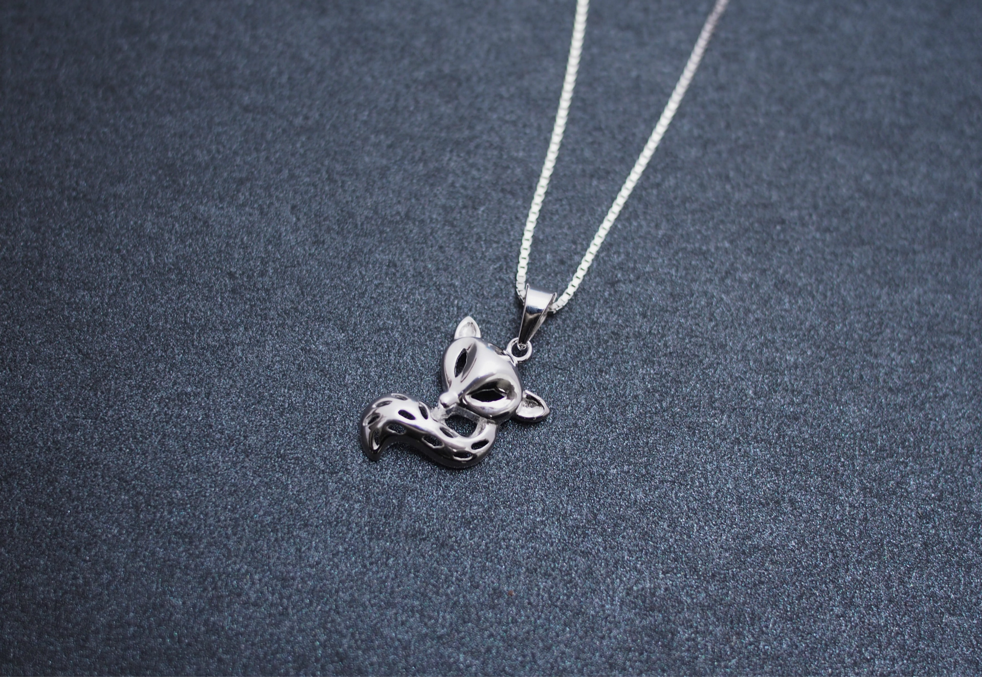 925纯银大尾巴狐狸吊坠 女款 韩版时尚别致 厂家直销现货