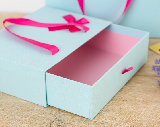 drawn gift box 11