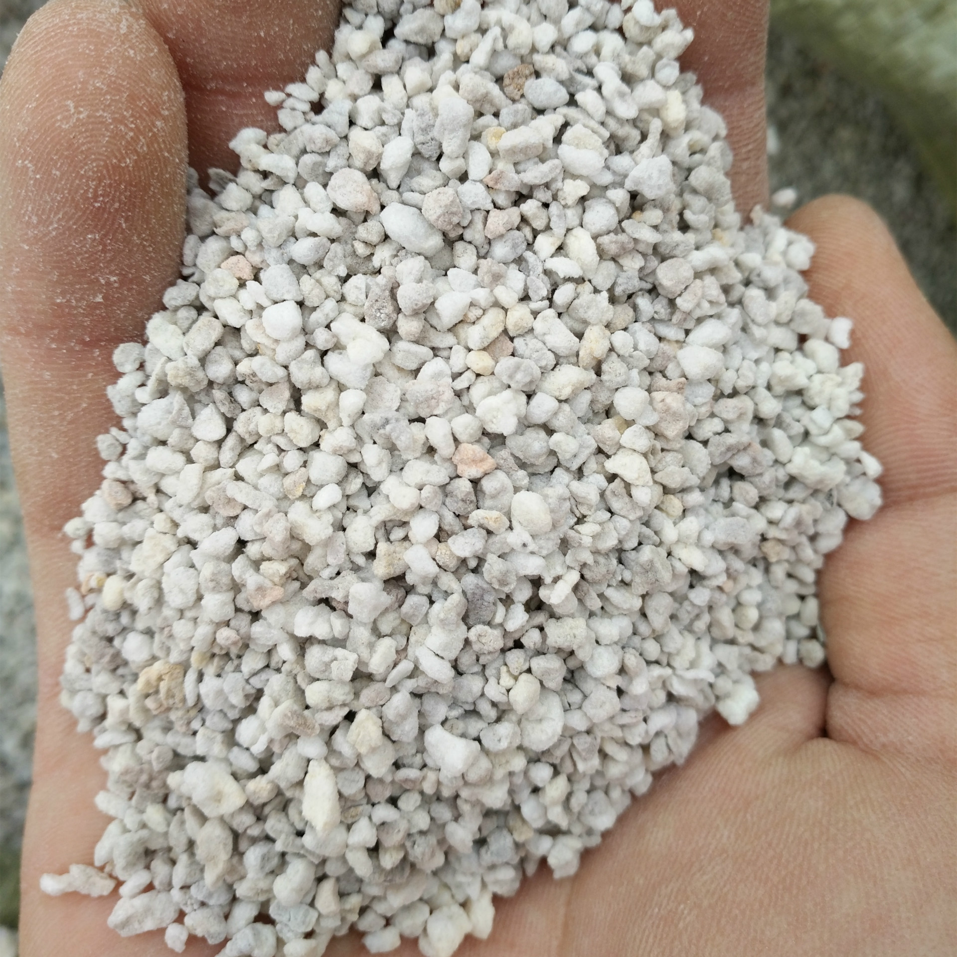 珍珠岩的化学指标和物理指标,珍珠岩矿石的一般化学成分% 是sio2 68%