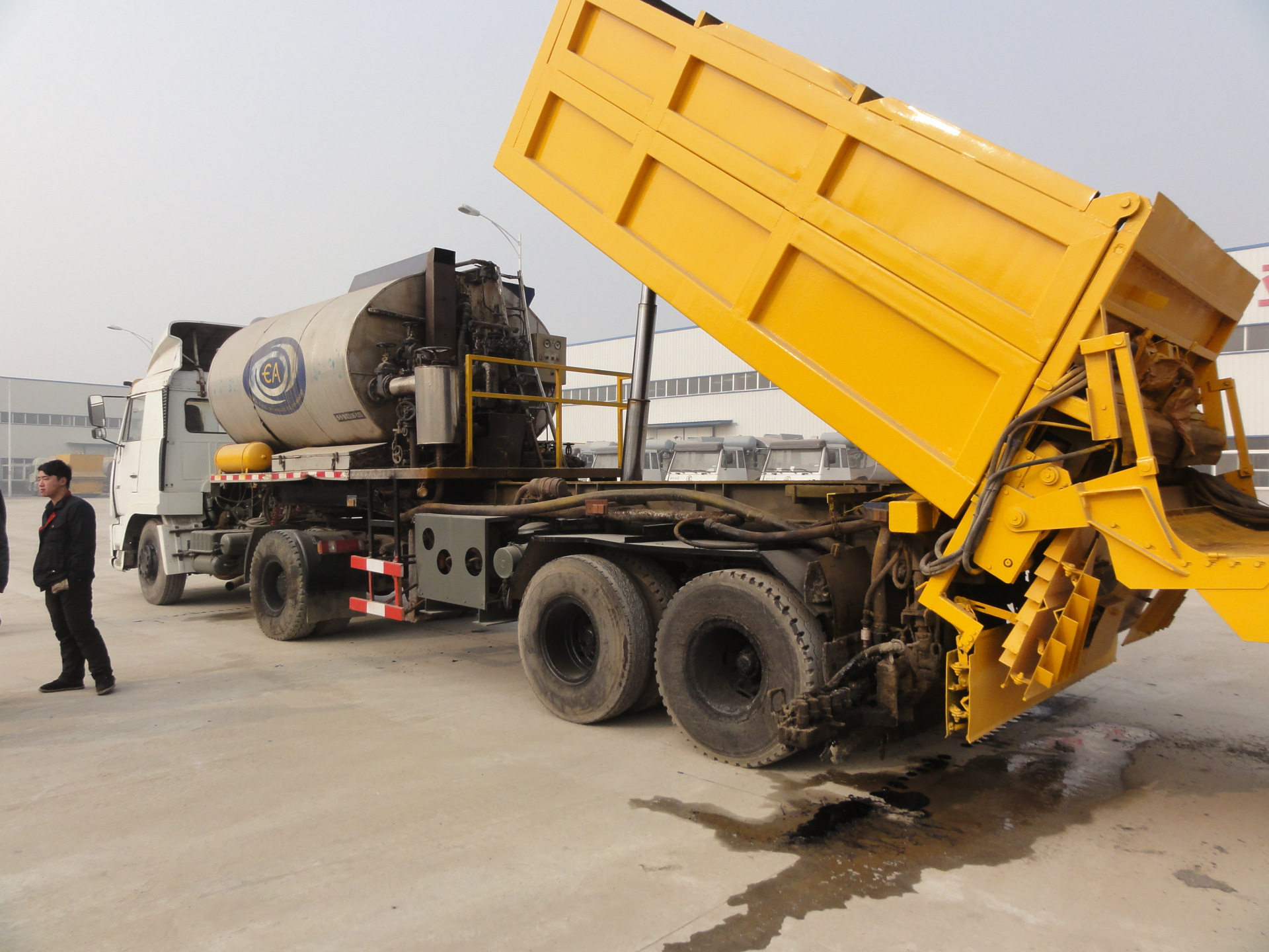 同步碎石封层车