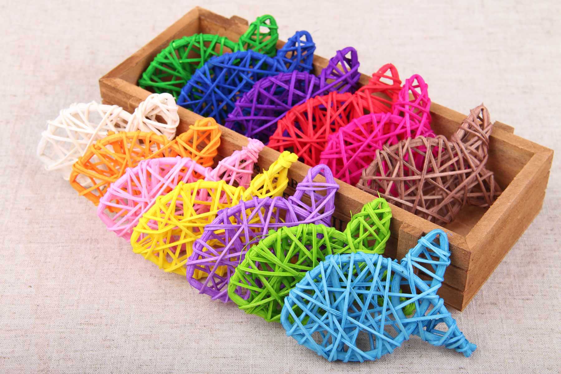 8cm藤编鱼形 小鱼挂饰 婚庆装饰 幼儿园装饰爱心 彩色藤球