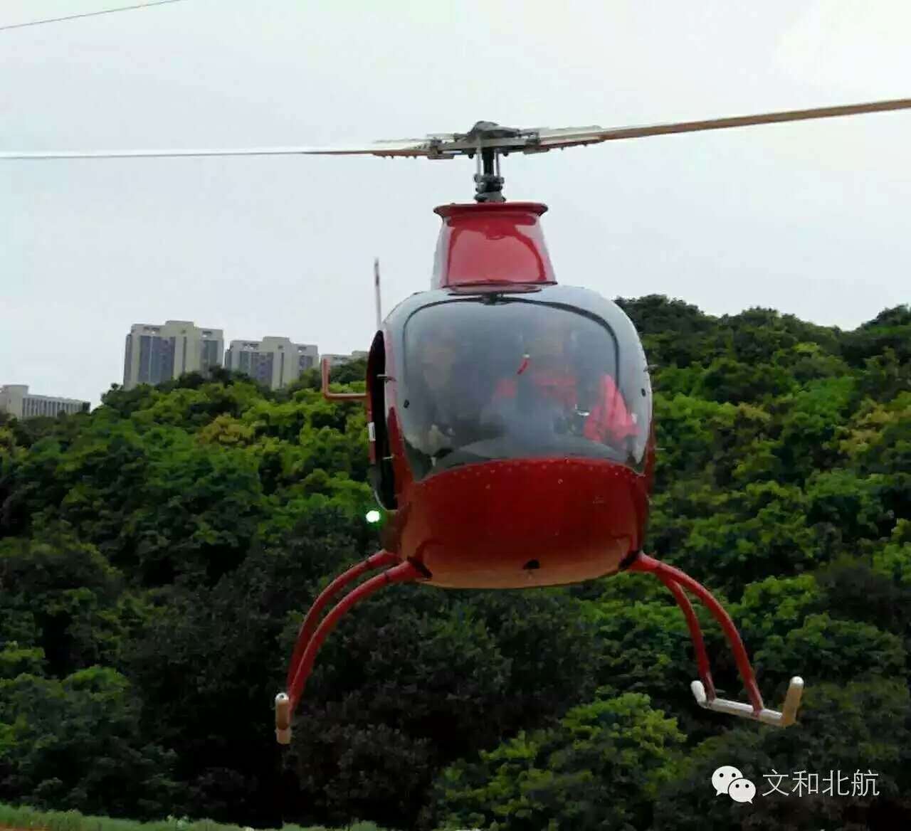 罗特威a600双座直升机:载药100kg.售价:125-130万.