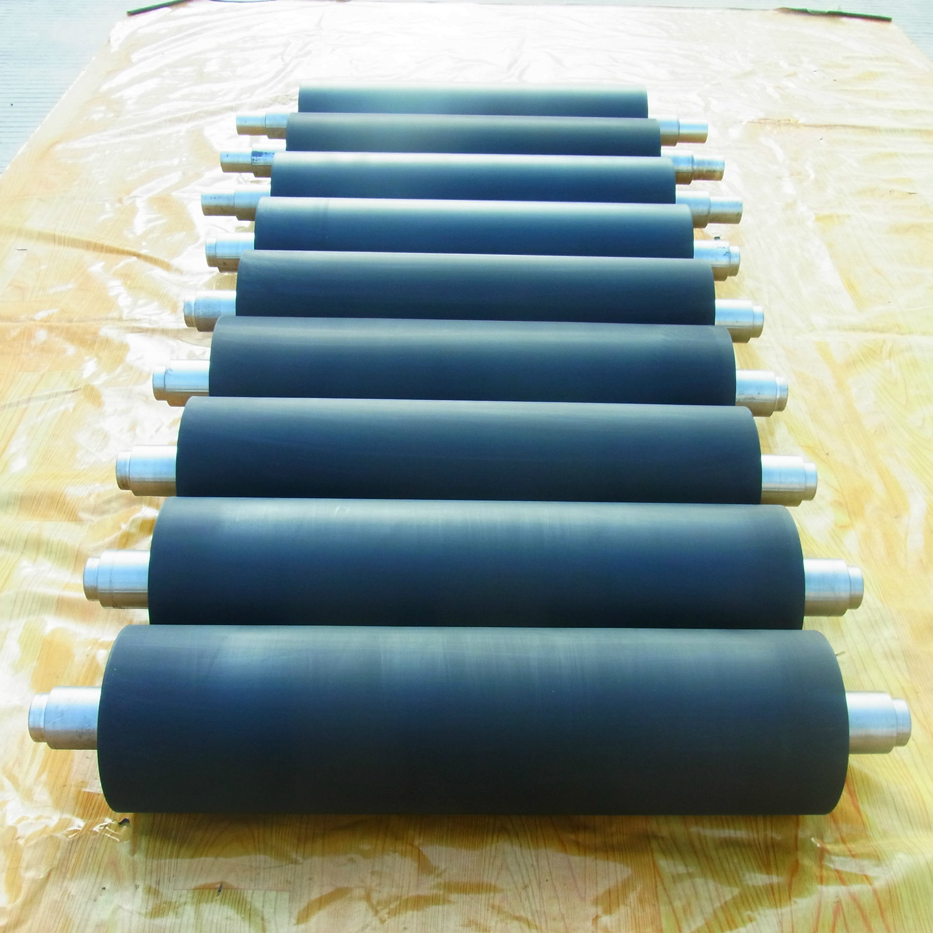 厂家供应抗静电 绝缘 耐酸碱硅胶辊包胶