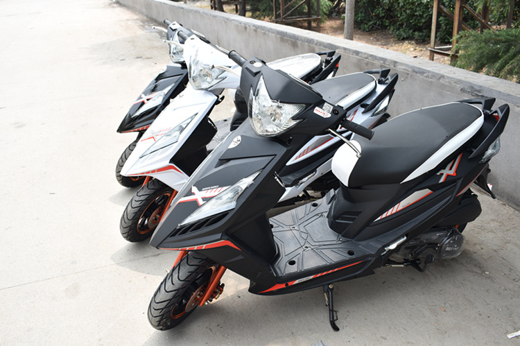 厂家直销摩托车鬼火4代125动力战速两轮摩托车踏板车48cc助力车