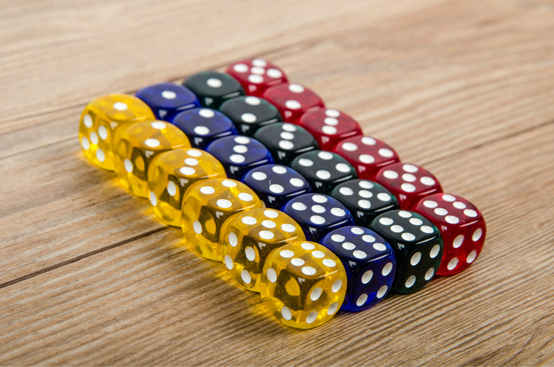 16mm圆角四色透明色子24粒套装骰子(透明蓝,绿,黄,红各6粒)