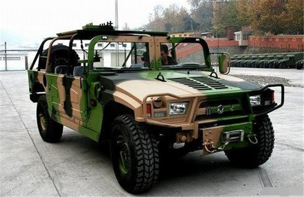 合金118东风猛士装甲车模仿真越野汽车模型静态军事模型摆件