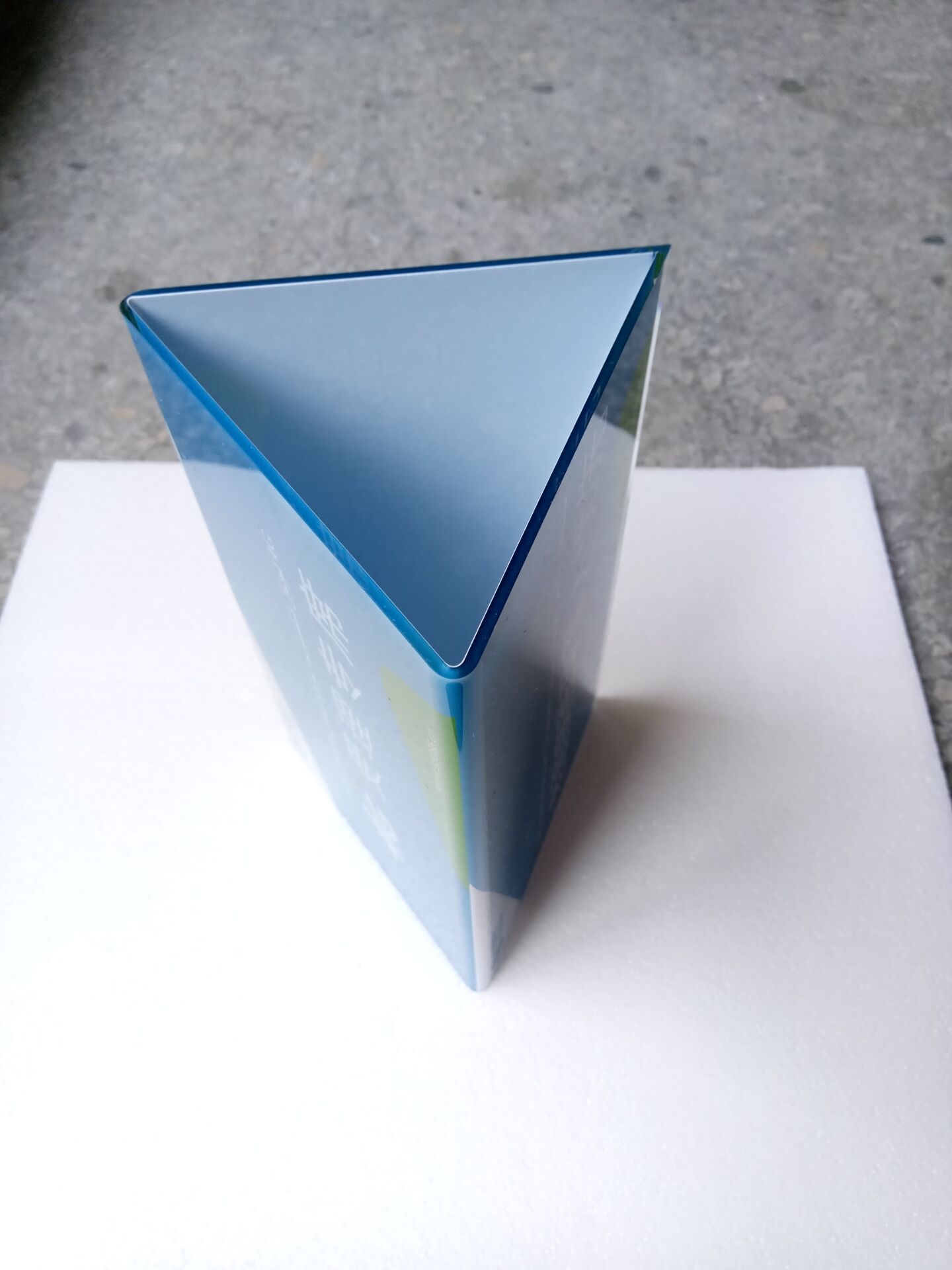 工厂直销亚克力三角桌牌 移动公司客服三面广告牌 有机玻璃标示牌