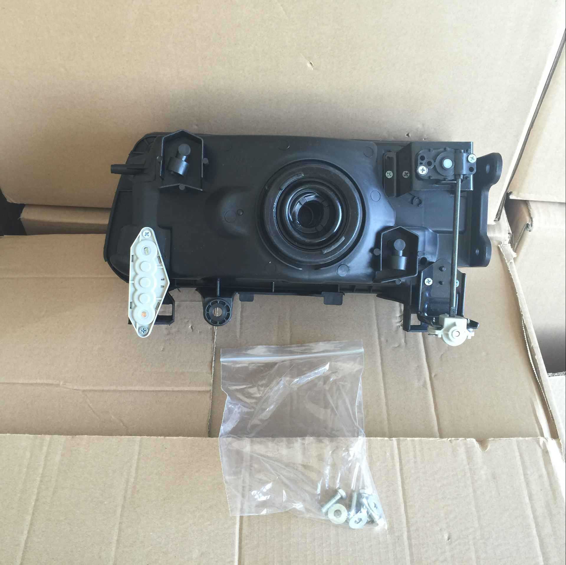 前大灯 适用于三菱l300系列(mitsubishi l300)