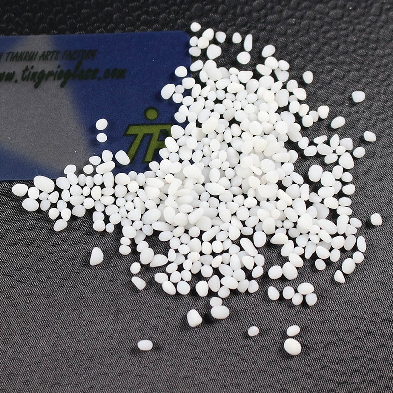 白色白瓷玻璃珠装饰品地坪材料玻璃骨料不规则玻璃珠鱼缸造景