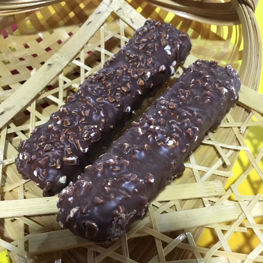 巧克力大果粒米果 白巧克力 黑巧克力米果