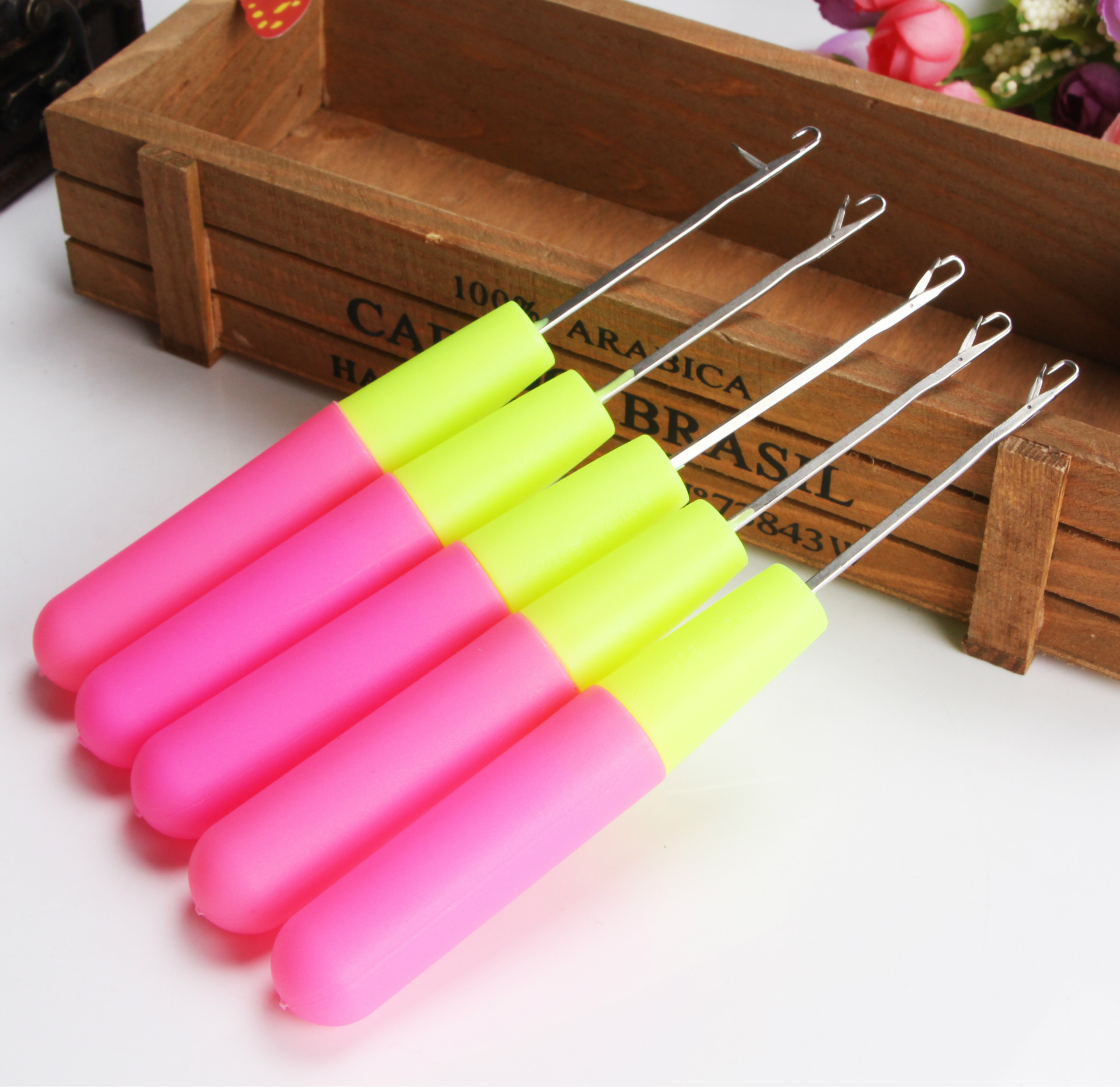 厂家直销 高品质塑料柄假发钩针