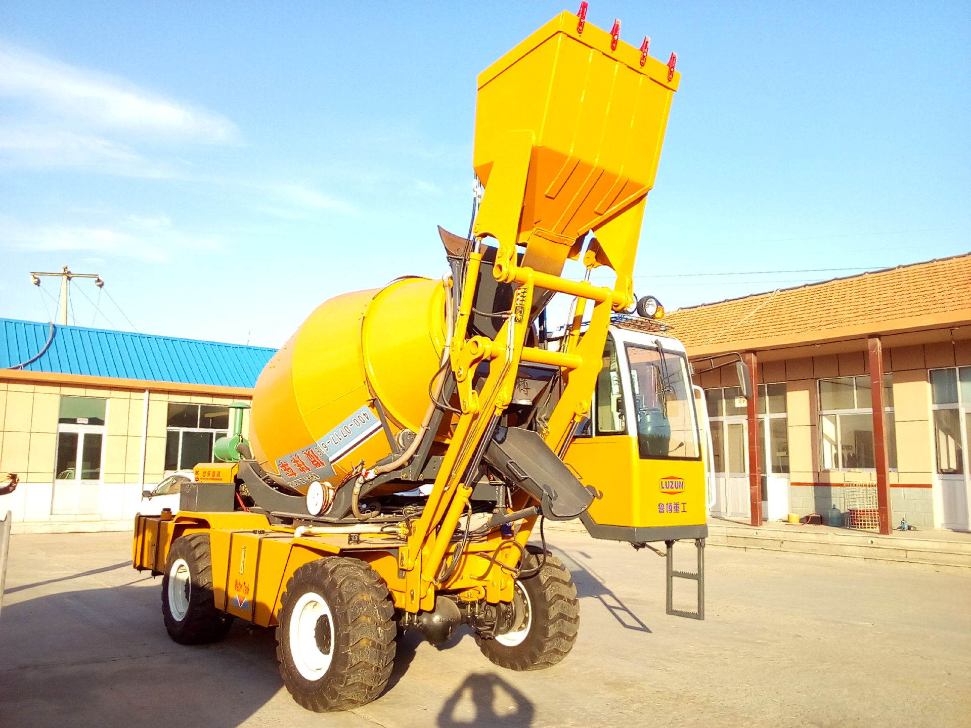 4立方自上料移动搅拌车 移动混凝土搅拌机 自动上料搅拌机