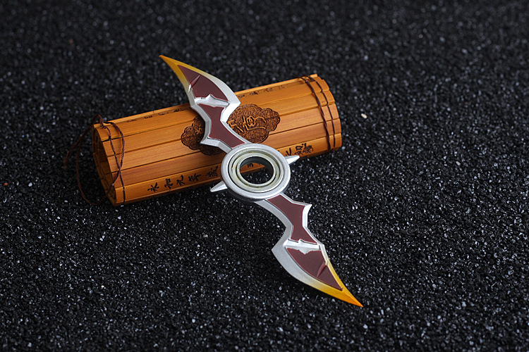 lol周边 德莱文旋转飞镖 武器模型道具