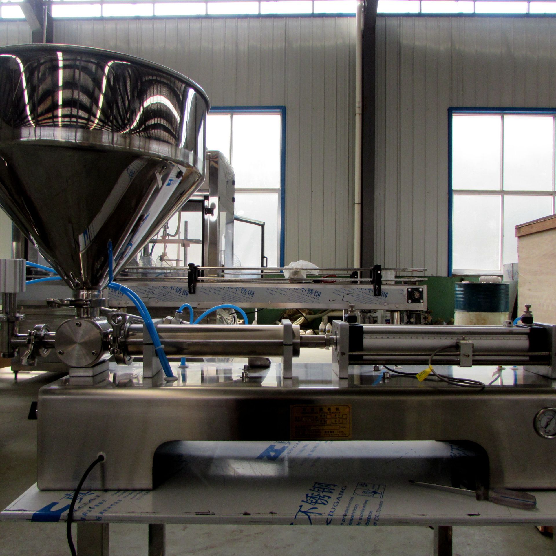 半自动小型活塞式半流动性液体灌装机麻酱果酱灌装设备