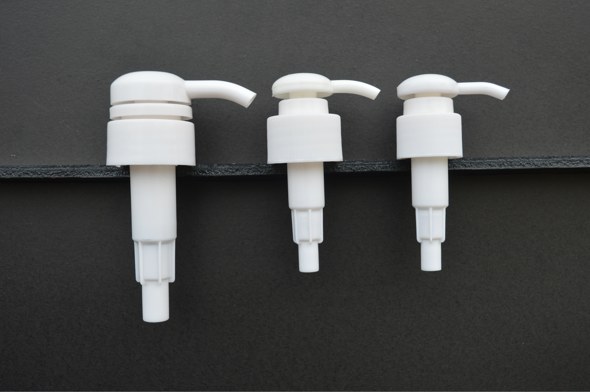 厂家直销扁嘴手压泵头 高档塑料乳液泵头化妆品包装按压式泵头