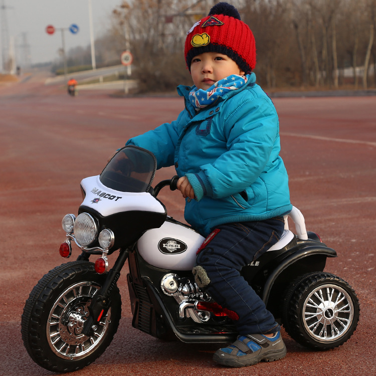 儿童电动摩托车小孩可坐可骑三轮车带音乐灯光童车厂家特价批发