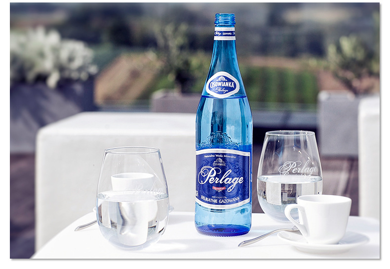 波兰进口佩拉爵含气天然矿泉水300ml/瓶*24饮用水高档佐餐水批发
