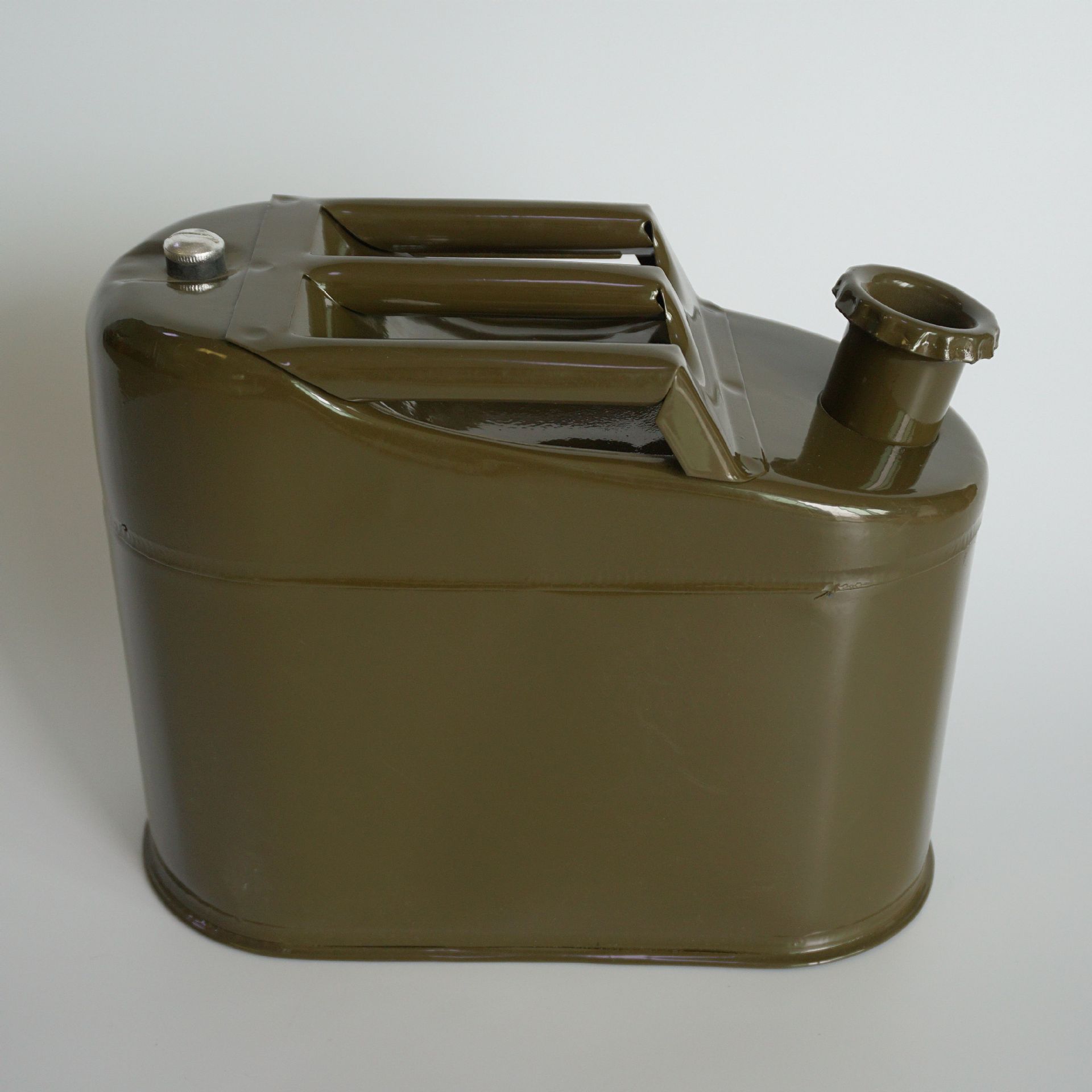 加厚立式5l便携式金属油桶 厂家直销车载油箱 批发供应 汽油桶