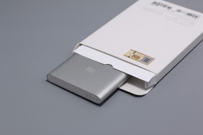 小米超薄迷你充电宝5000毫安手机通用移-移动电源