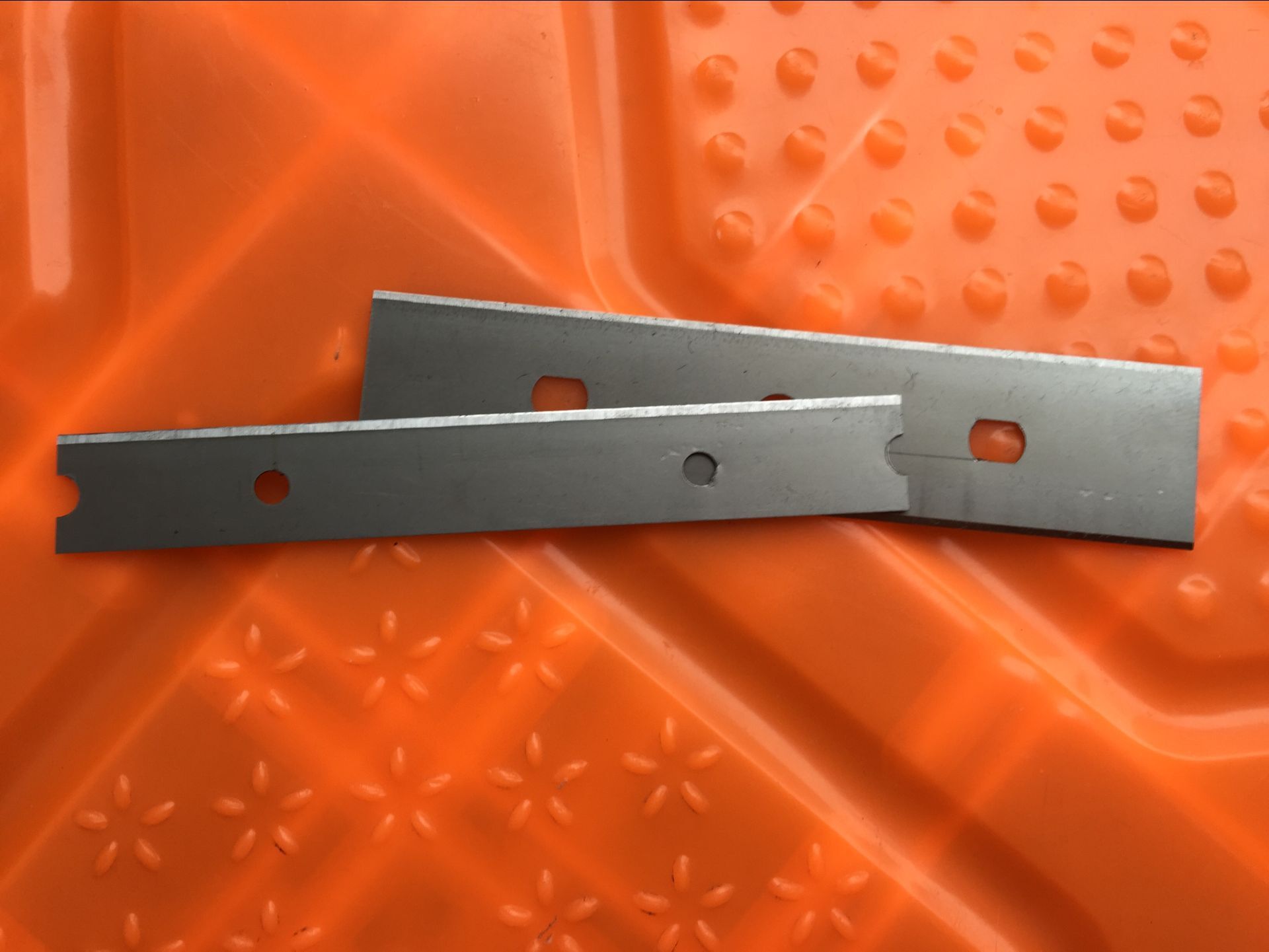 厂家专业生产: 地板清洁刀片,刮玻璃刀片, 锋利耐磨