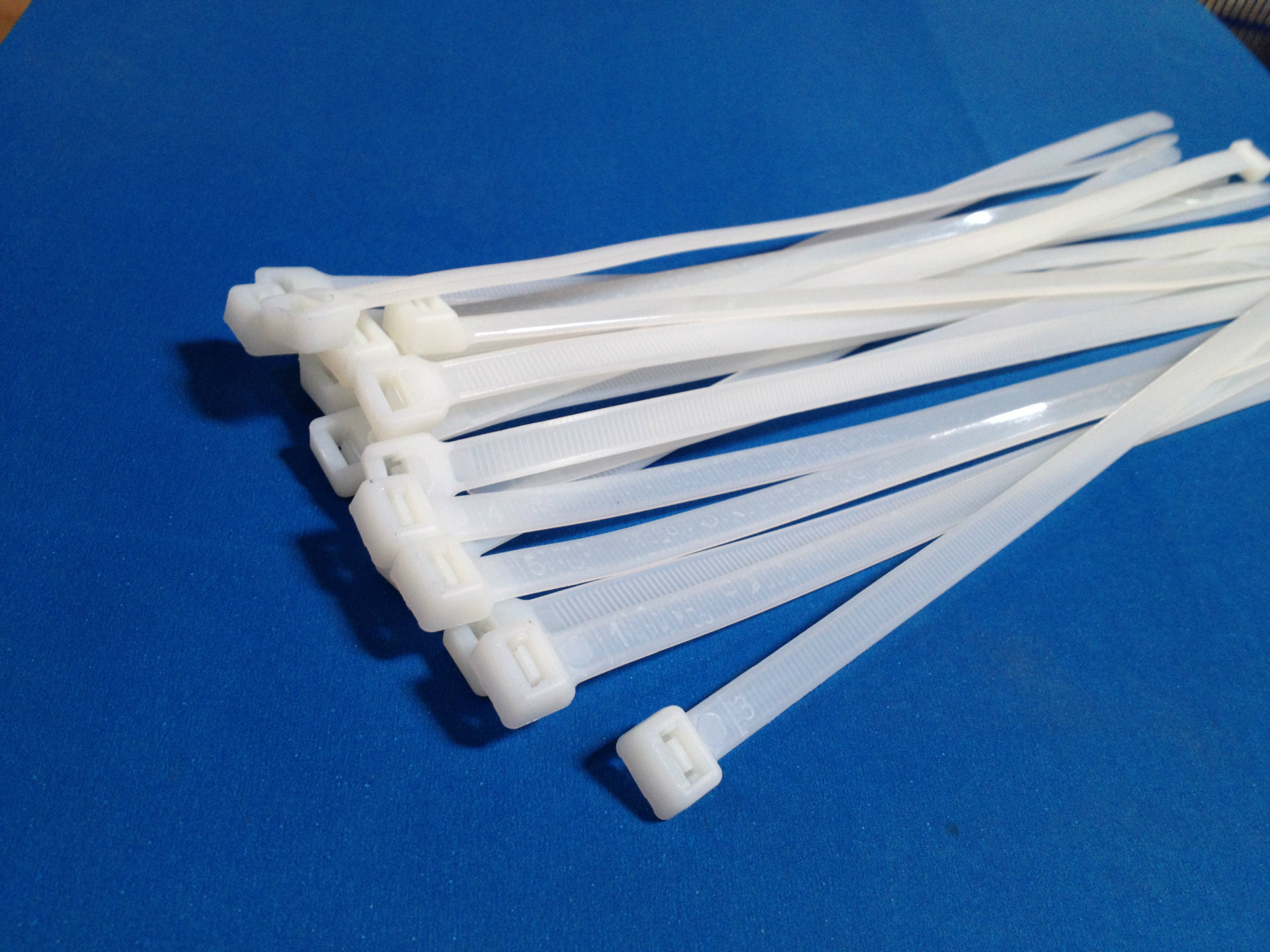 直销自锁式尼龙塑料扎带 空调扎带束线带 扎带捆扎带2.5*100mm