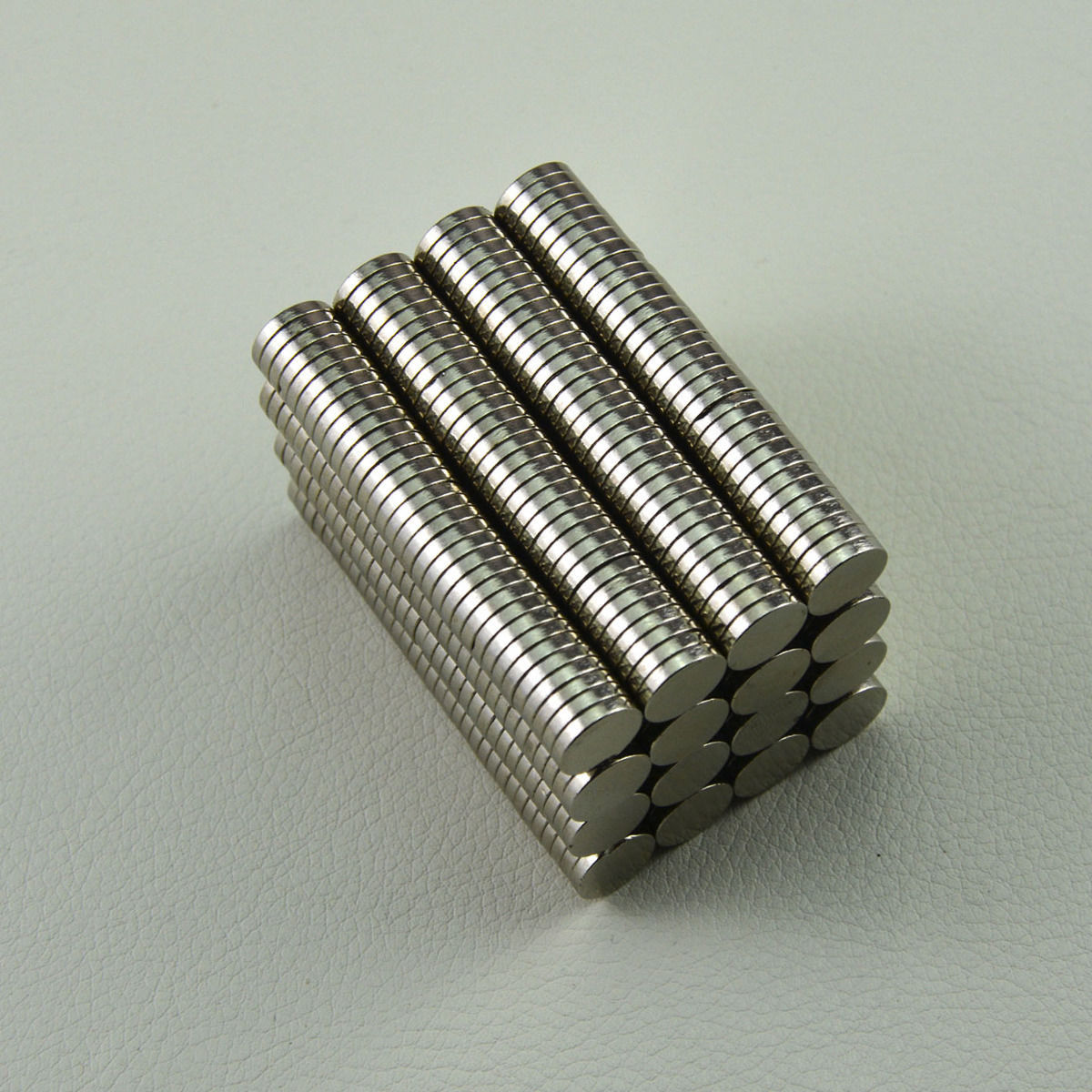 专业生产 强磁吸铁石永磁铁钕铁硼 超强吸铁石圆形 稀土永磁王