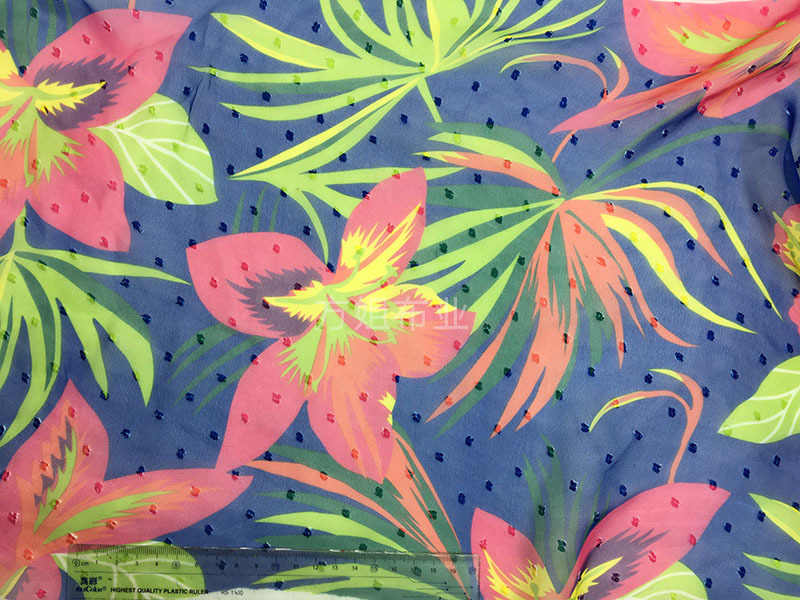 采用热转移印花,色牢度高,色泽清淅,不褪色.