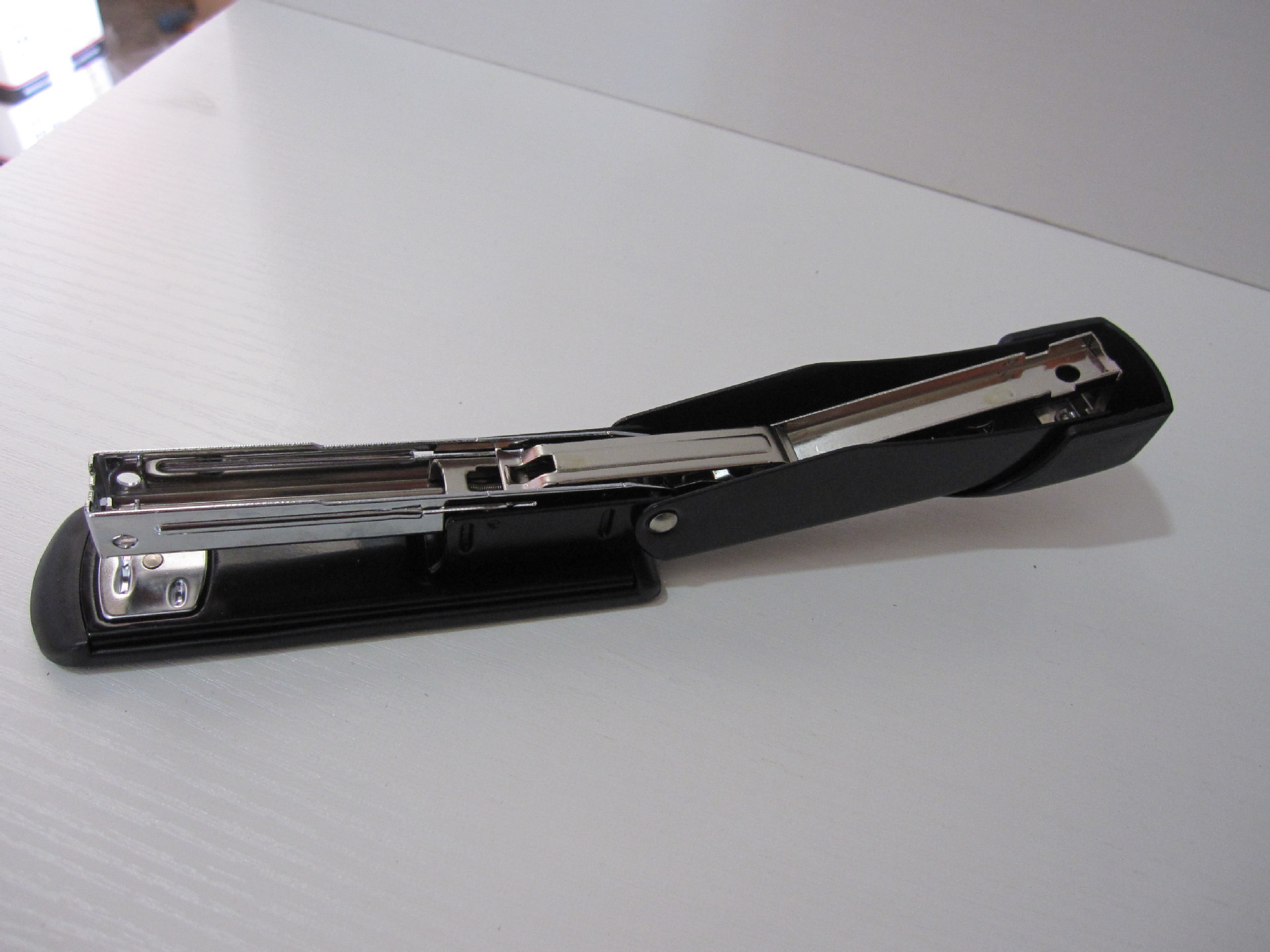 批发8129钉书机 办公用品手动订书机 手握式订书机 厂家批发