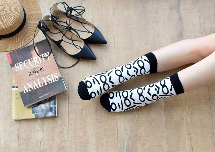 秋冬新款 棉女士袜子 日系原宿黑白潮袜 中筒文艺女袜批发