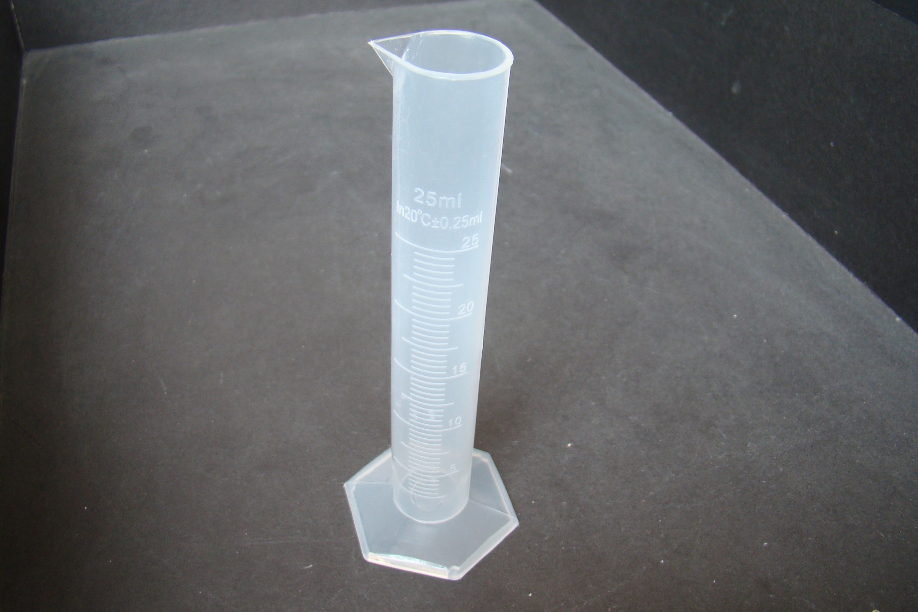 实验室耗材_塑料 量筒 25ml 带刻度 优质pp材料 实验室耗材 - 阿里巴