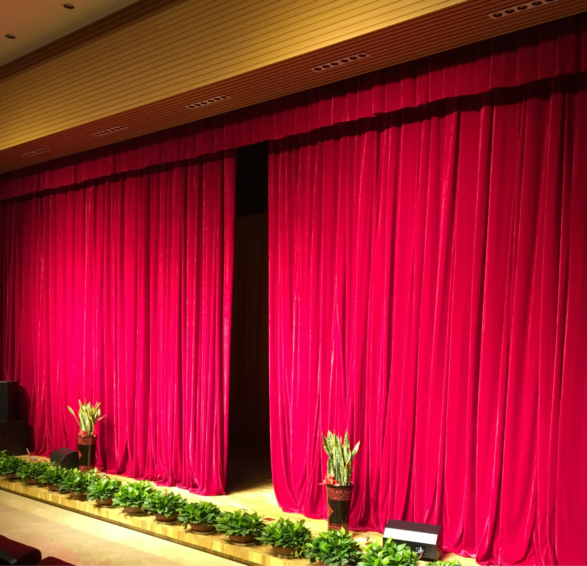 舞台幕布 电动舞台幕布轨道加工丝绒布料会议背景幕布-阿里巴巴