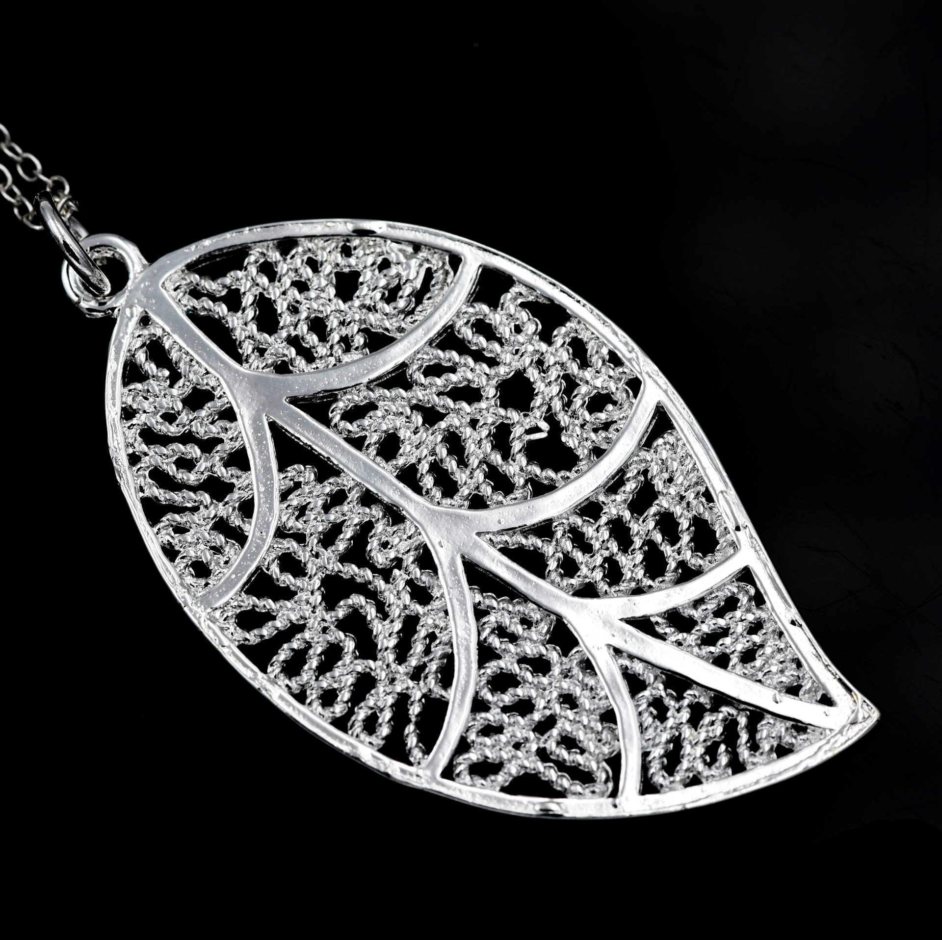 ebay热销外贸爆款 欧美饰品 镂空叶子吊坠 创意树叶镂空吊坠项饰